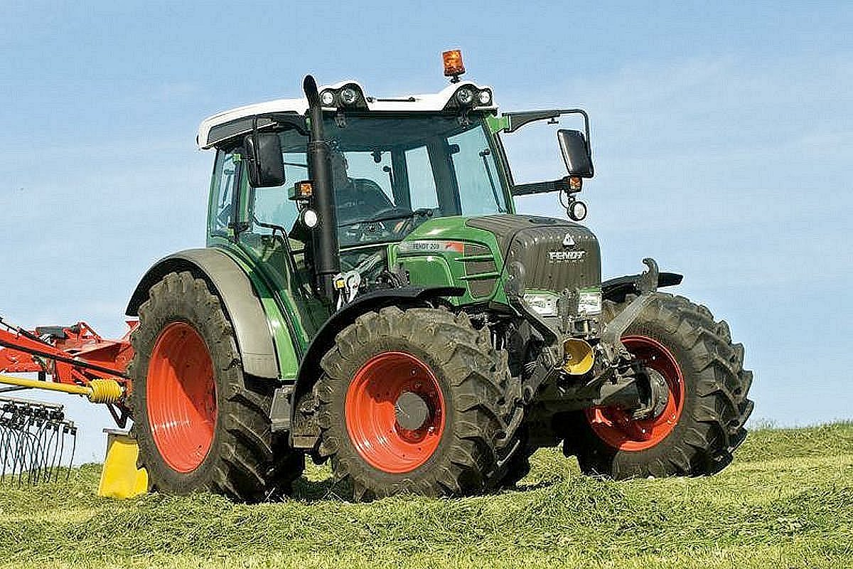 Трактор видео. Фендт 200 Варио. Fendt 209 Vario. Фендт трактор е 200. Трактор Fendt 209 настоящий.